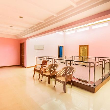 Oyo 62964 Hotel Vandana Grand Nellore Εξωτερικό φωτογραφία