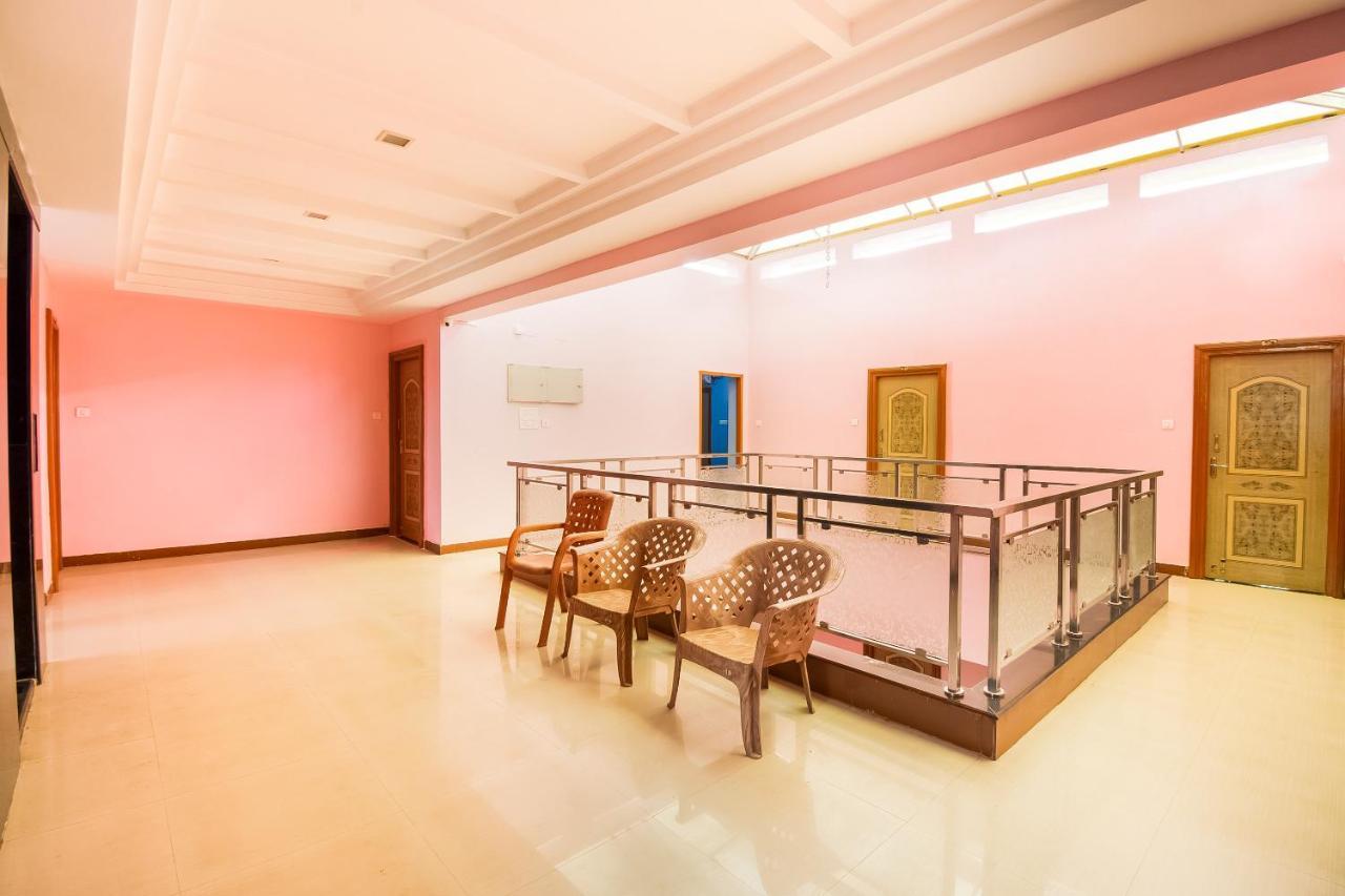 Oyo 62964 Hotel Vandana Grand Nellore Εξωτερικό φωτογραφία