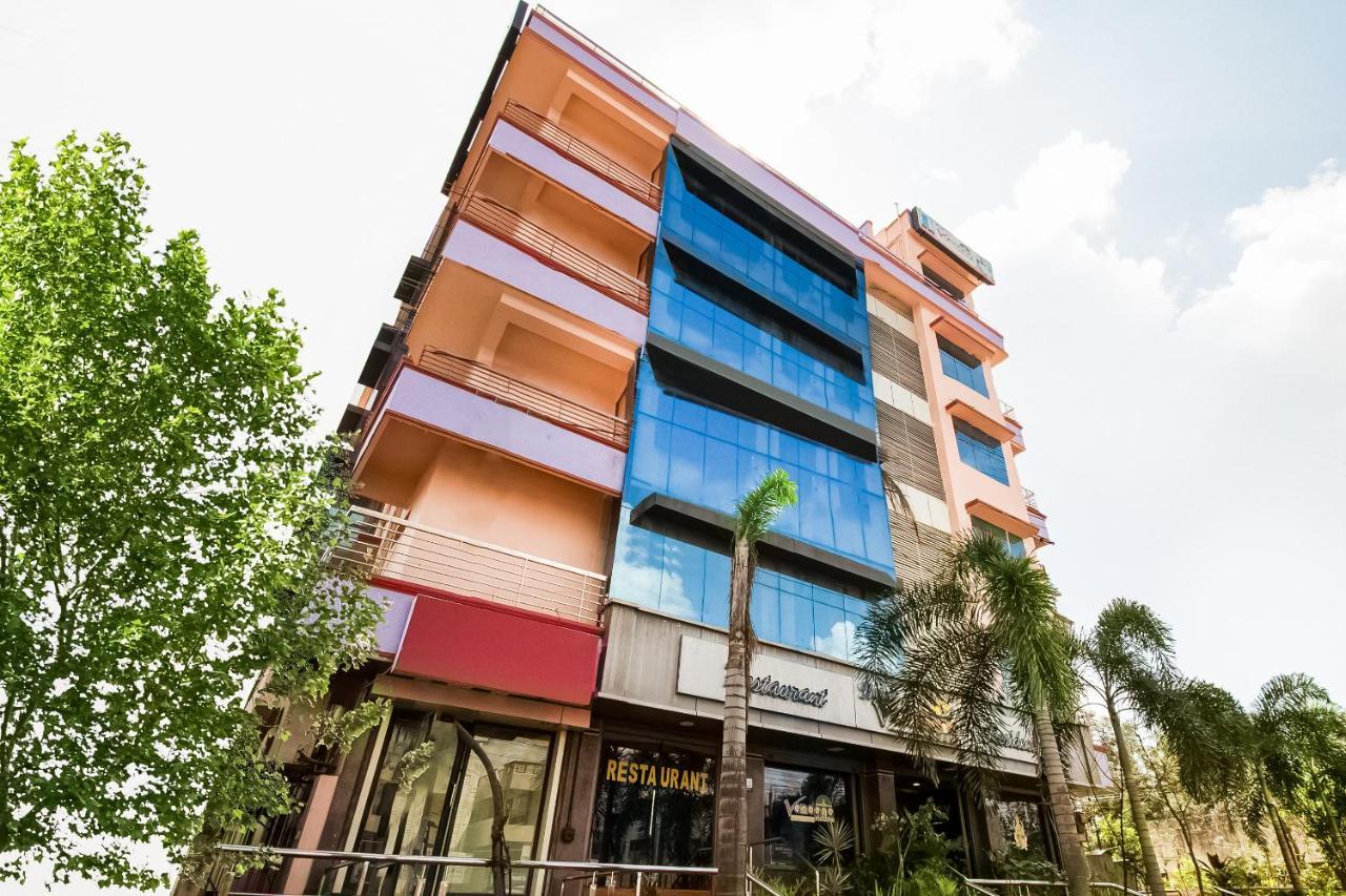 Oyo 62964 Hotel Vandana Grand Nellore Εξωτερικό φωτογραφία